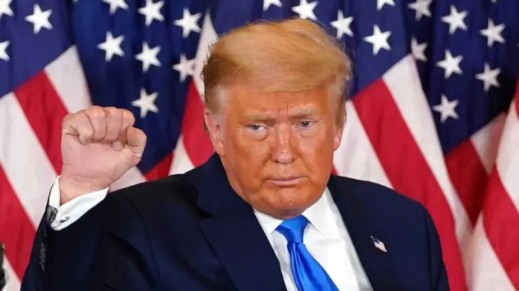 Trump anunță că își va crea propria rețea socială după ce a fost dat afară de pe Facebook și Twiteer