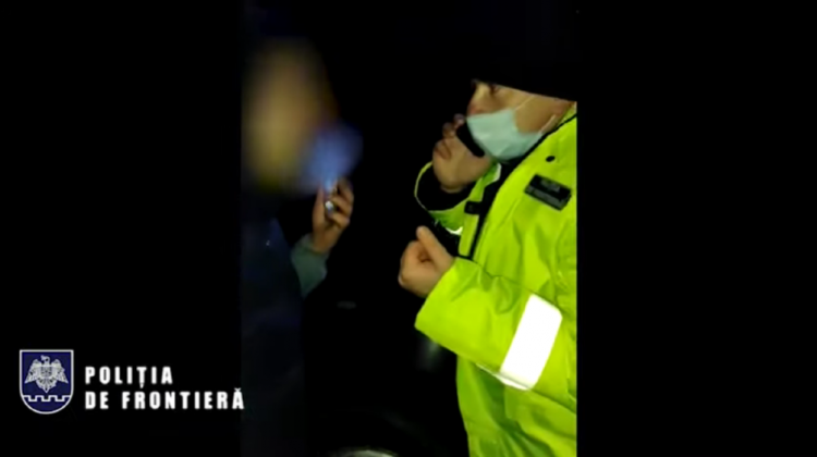 Polițist de frontieră aflat în misiune de serviciu în nordul țării, lovit și înjurat de un tânăr. Ce riscă făptașul