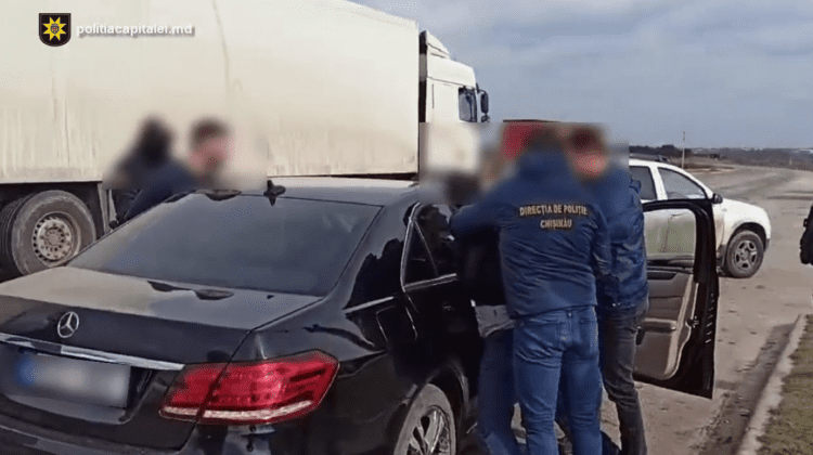 (VIDEO) Trei bărbați, reținuți după cel puțin zece furturi din locuințe. Prejudiciul cauzat – 2 mln. lei