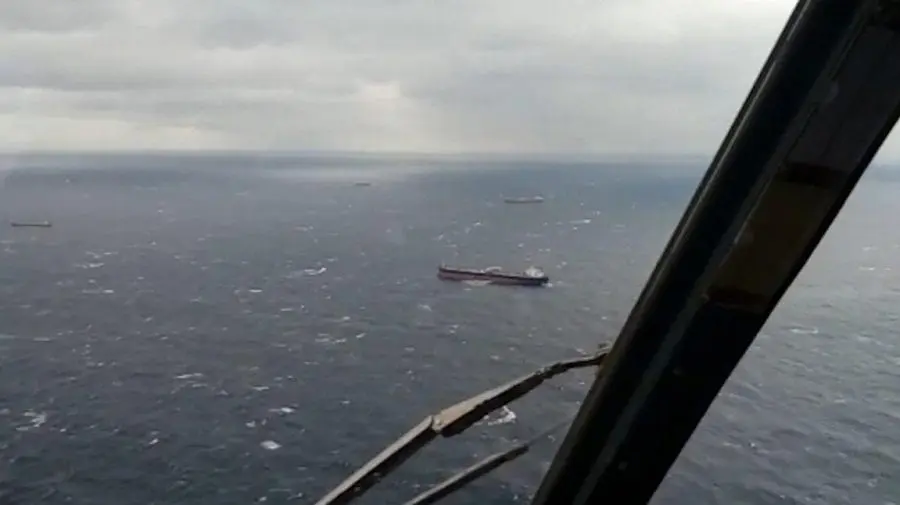 O navă sub pavilion rusesc cu 13 marinari la bord s-a scufundat în Marea Neagră. Salvatorii români au intervenit