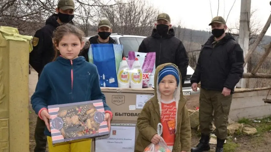 Daruri pentru cinci femei care își cresc de unele singure copiii, din partea ofițerilor SPPS
