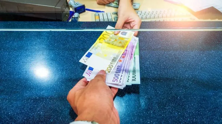 Bărbat din Cahul, investigat de autoritățile române pentru spălarea a peste 42 mii euro, reținut de CNA