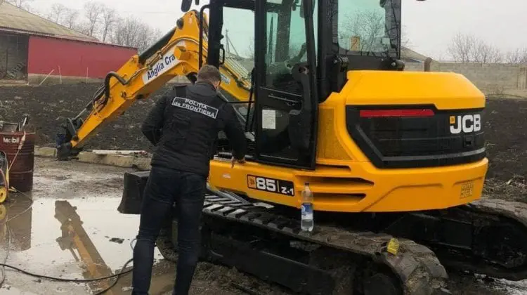 Un agent economic a rămas fără excavatorul de 42.000 euro, cumpărat acum o lună. Care este motivul