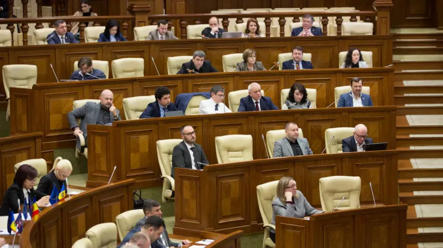 PAS a părăsit ședința Parlamentului, iar Platforma DA a solicitat o pauză. Motivul