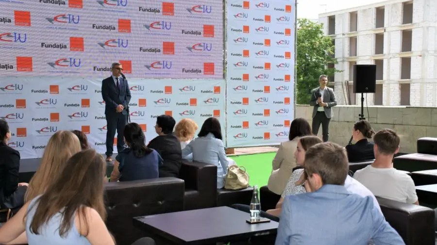 Burse a câte 12 mii de lei pentru 80 de tineri. În acest an au fost depuse un număr record de dosare