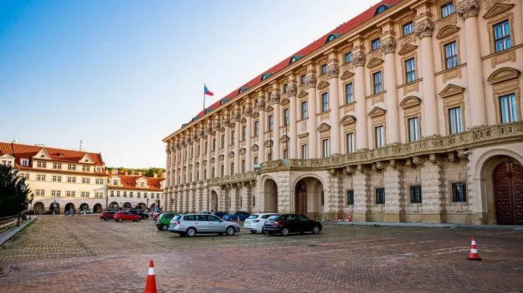 Cehia anunță expulzarea a aproximativ 70 de angajați ai Ambasadei Rusiei
