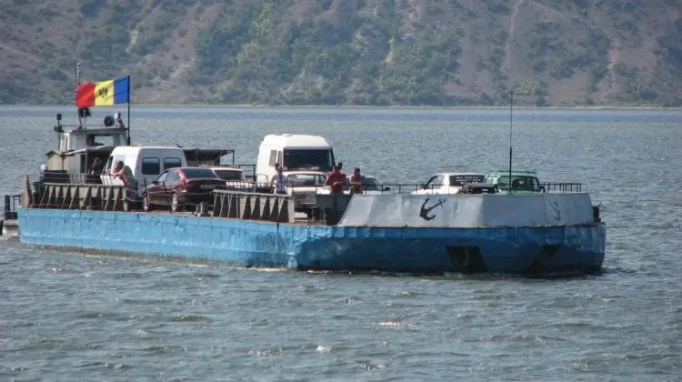 Vremea nu permite circulația! Feribotul de la Molovata a fost oprit