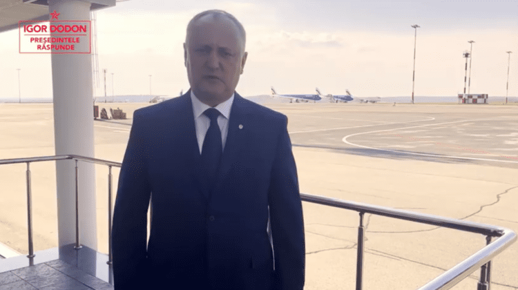 (VIDEO) Dodon de pe Aeroportul Chișinău: Întreprind o vizită „fulger” la Moscova. Așteptați-mă acasă!