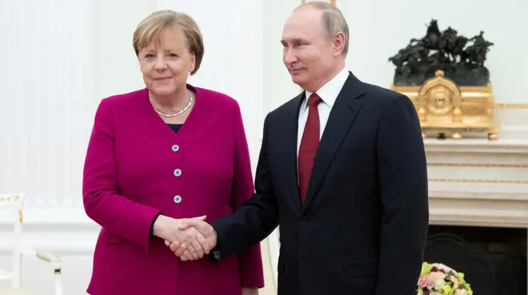 Merkel, cu mesaje de pace și compasiune către Putin