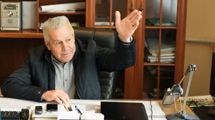 Șeful de la Doina, care cerea bani pentru un loc de veci, a fost rar la muncă de când s-a restabilit. Ce-i cu dosarul