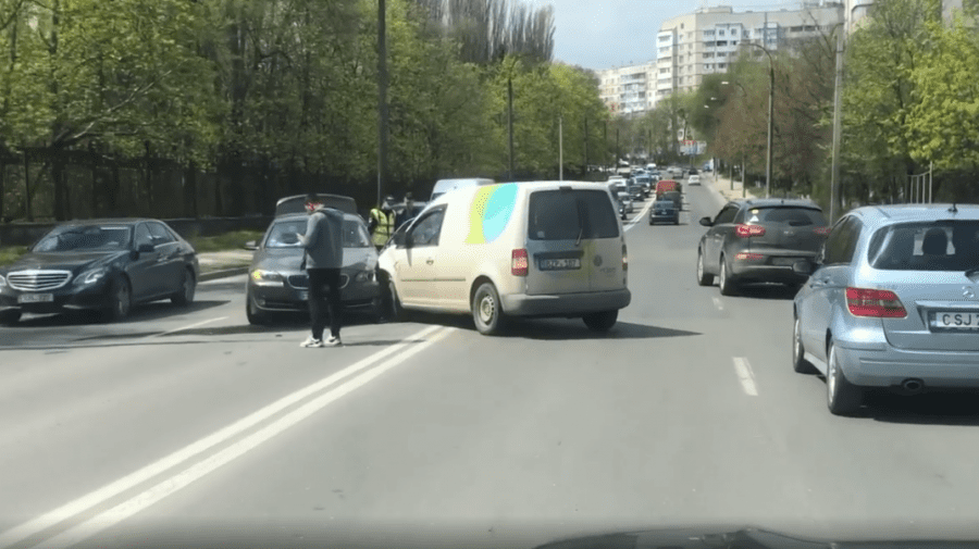 (VIDEO) Accident rutier la Botanica. În zonă s-au format ambuteiaje infernale