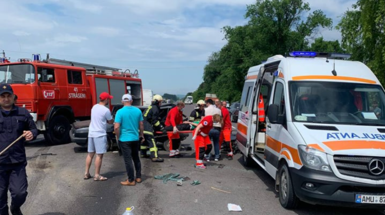 FOTO Accident groaznic în apropiere de Ungheni! Un bărbat, transportat la spital în stare gravă