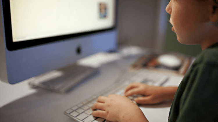 (STUDIU) Ce fac copiii pe internet? Ce situații neplăcute li s-a întâmplat