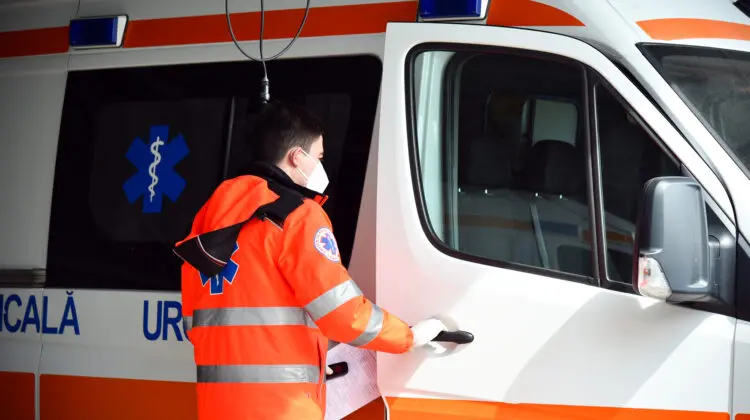 L-au salvat de la moarte! O echipă de medici de pe ambulanță au intervenit de urgență la un locuitor din Orhei