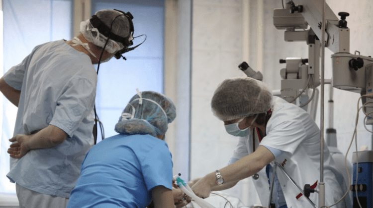 Propunere: Micșorarea vârstei de pensionare a medicilor implicați în tratarea pacienților în perioada stării de urgență