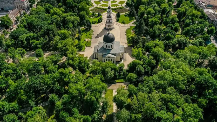 VIDEO Schimbarea sau nu prea la față a parcurilor din inima capitalei! Cum vor fi renovate și când