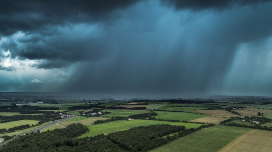 Avertizare meteo: Cod galben de instabilitate atmosferică, descărcări electrice, izolat averse puternice
