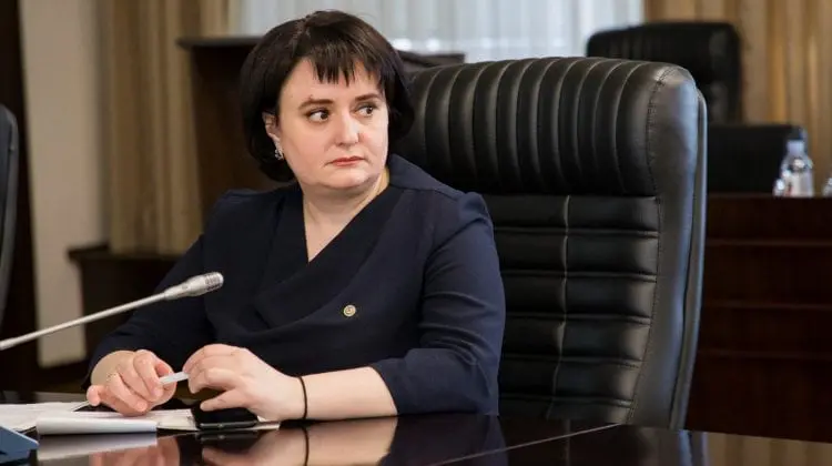 Deși e membră a partidului lui Ion Chicu, Viorica Dumbrăveanu continuă să fie consiliera Zinaidei Greceanîi