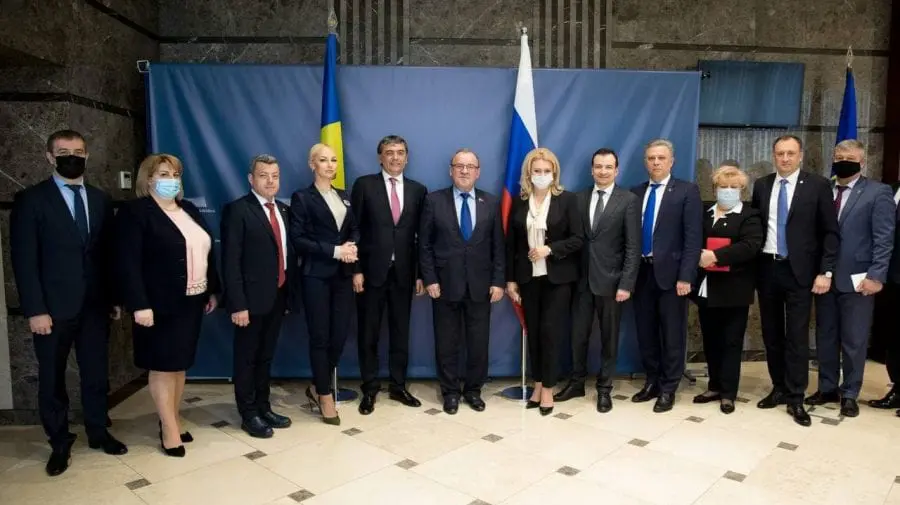 „Edinaia Rossia” le mulțumește celor din Partidul „ȘOR” pentru că asigură echilibrul de forțe în Parlament