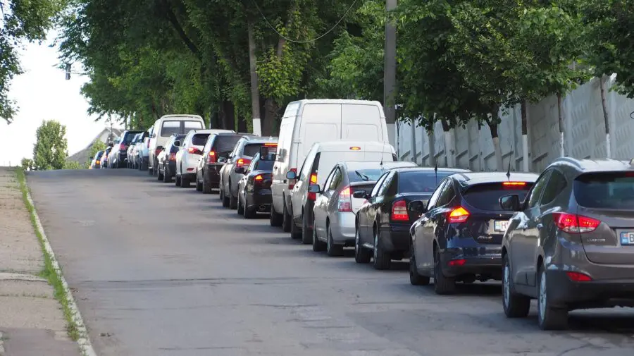 Sătui până peste cap de ambuteiajele din oraș? La Buiucani se organizează un marș al automobiliștilor