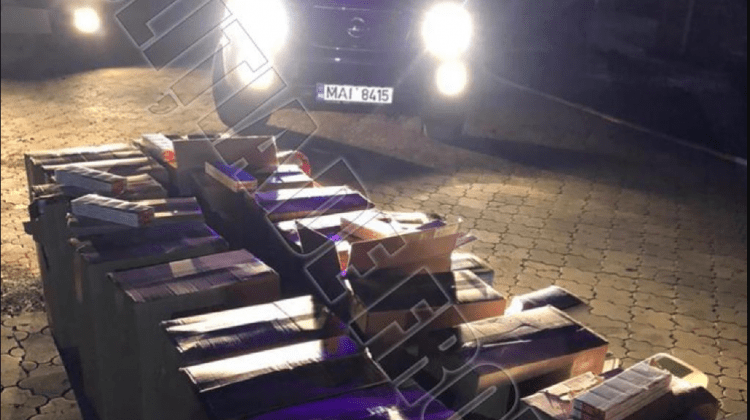 (VIDEO) Automobil ticsit cu țigări și pesticide, reținut la frontieră. Marfa urma să fie comercializată în Ucraina