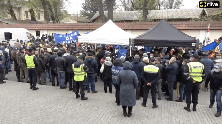 LIVE! Protest la Curtea Constituțională a Republicii Moldova