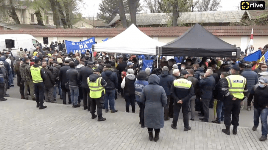 LIVE! Protest la Curtea Constituțională a Republicii Moldova