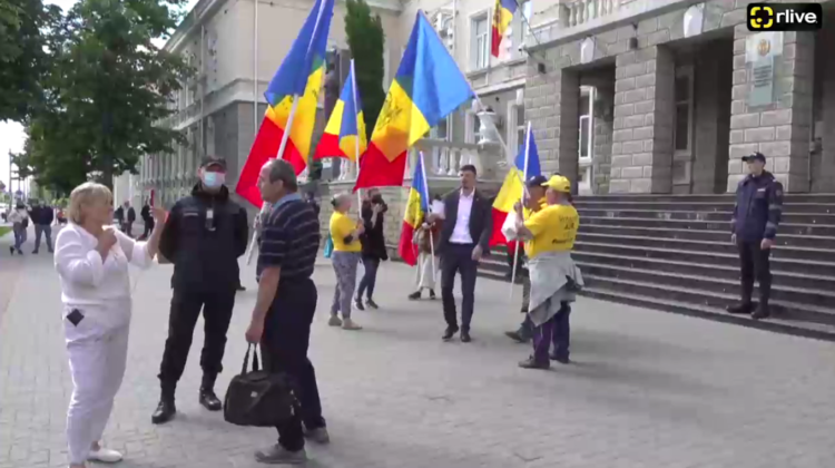 (STOP CADRU) Protestul celor de la AUR din fața MAI, dat peste cap! Cine i-a făcut cu ou și oțet