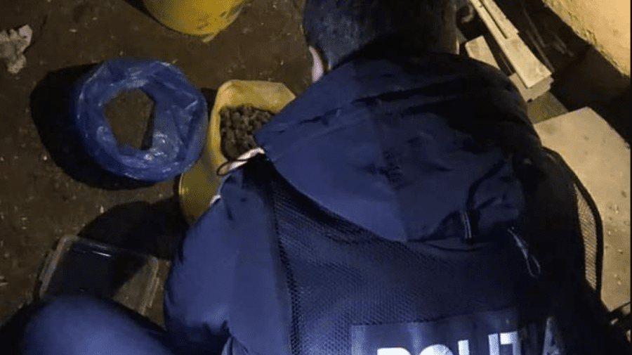 (VIDEO) Reținuți în flagrant în timp ce vindeau droguri: Cumpărătorii s-au dovedit a fi militari ai Armatei Naționale