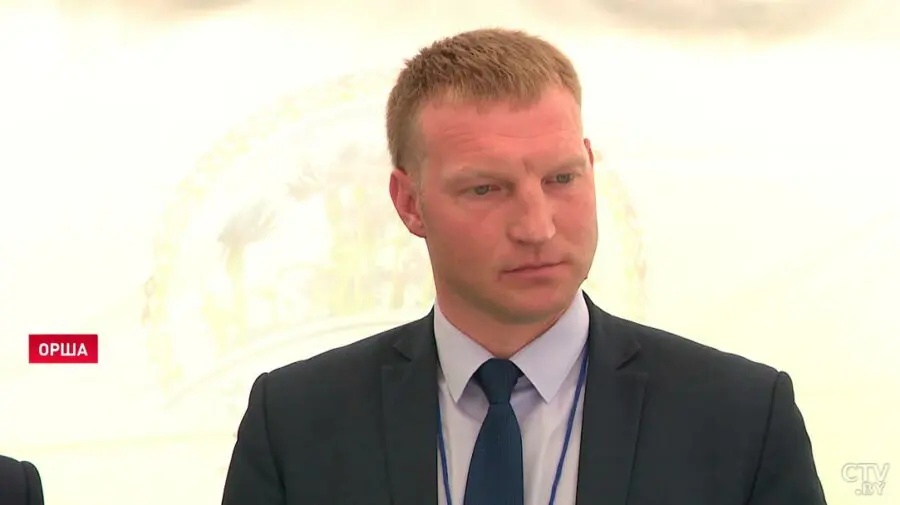 VIDEO „Oamenii mai greșesc”. Cum iartă Lukașenko angajatul unui combinat prins cândva cu șampania la gură