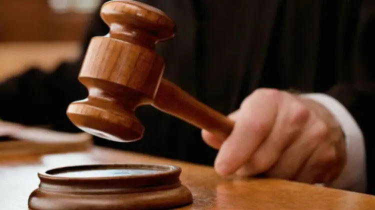 Un tată își va petrece restul vieții după gratii, după ce timp de doi ani și-a abuzat și hărțuit sexual fiicele minore