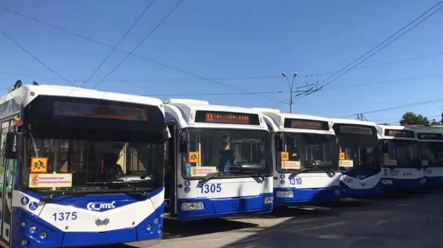 Bine de știut! Cum circulă troleibuzele destinate exclusiv școlarilor