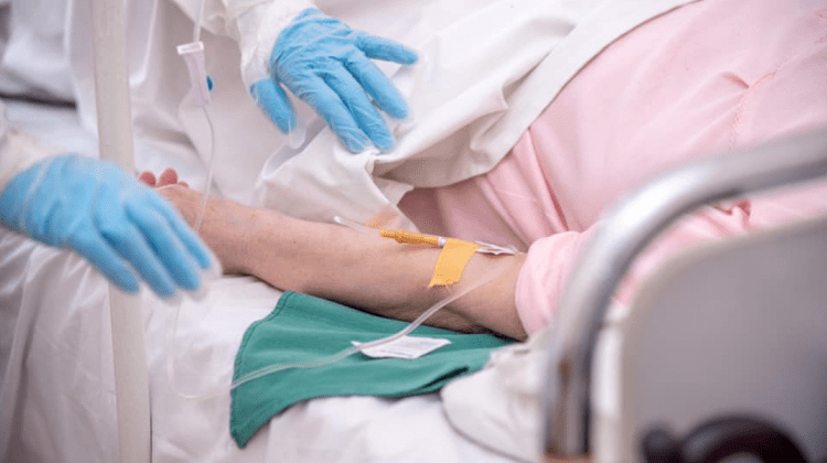 Să nu politizăm cu vaccinurile anti Covid-19, deputați și experți