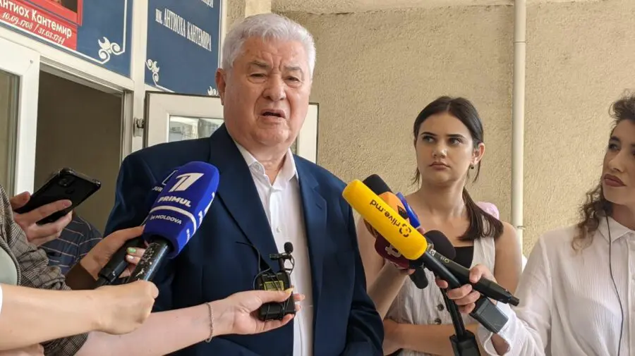 VIDEO Și-a dat votul! Voronin: Dacă ne ocupăm de politică în primul rând trebuie să ne gândim la „narod”