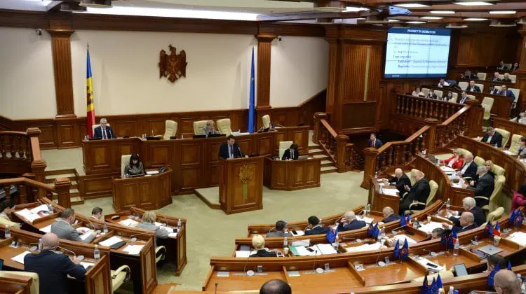 Se cere audierea ANRE și a Consiliului Concurenței în Parlament în urma scumpirii carburanților tot mai frecvent