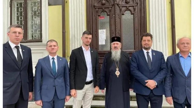 (FOTO) După ce s-a alăturat și PL la AUR, au mers să ceară binecuvântarea Mitropolitului Basarabiei