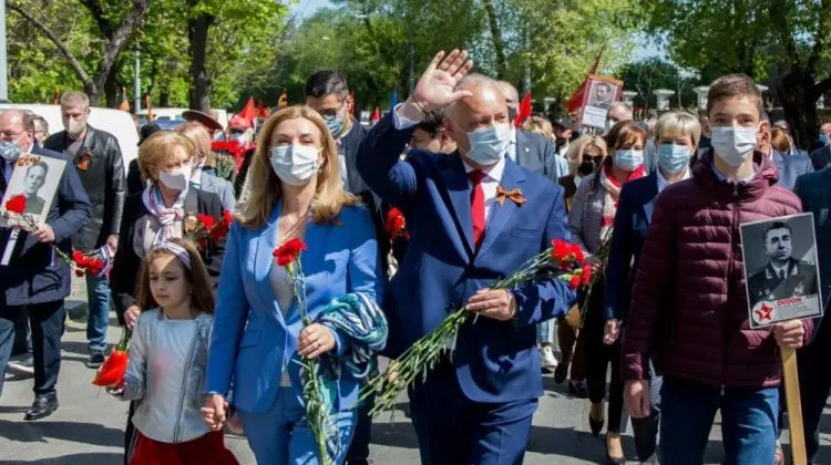 Despre Covid-19 în Moldova: Forfotă la unele cimitire și marșuri de Ziua Victoriei