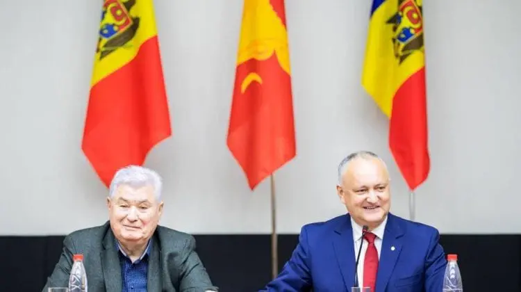 Dodon-schimbătorul. Cât a fost președinte de țară nici pomină de Voronin. Astăzi tocmai îl felicită cu ziua de naștere
