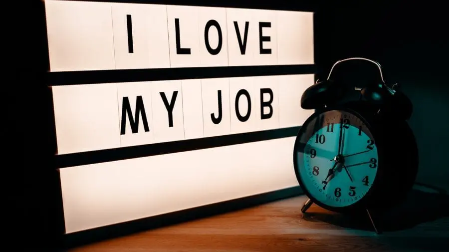 Locul de muncă sau relaţia? TOP job-uri care nu merg mână-n mână cu dragostea