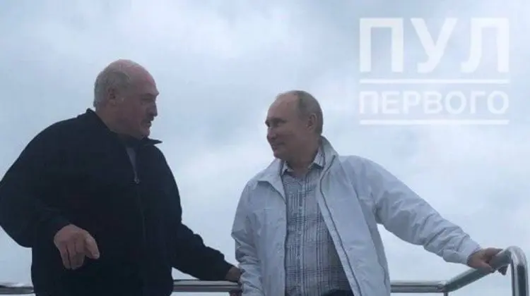 Putin și Lukașenko s-au văzut într-o atmosferă informală. S-au scăldat?! (FOTO)