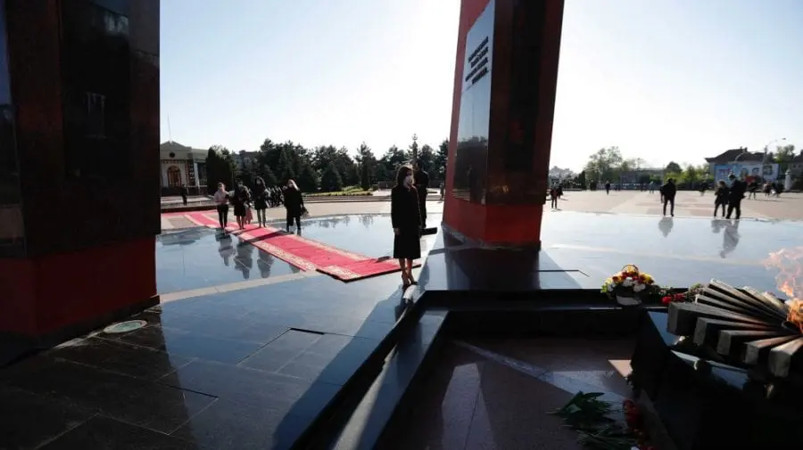 Maia Sandu a depus flori azi-dimineața la Complexul Memorial „Eternitate”
