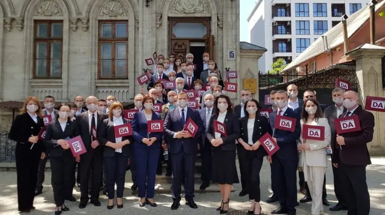 Platforma DA a aprobat lista de oameni cu care merge în anticipate. Nu a făcut publice numele