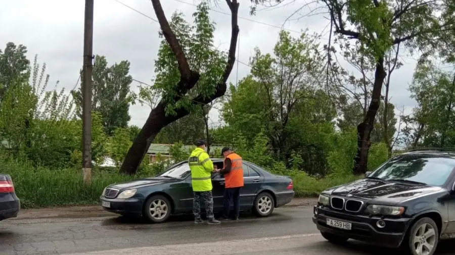 Trași pe dreapta după ce „au uitat” să achite vinieta! Șoferii au fost amendați de IGP