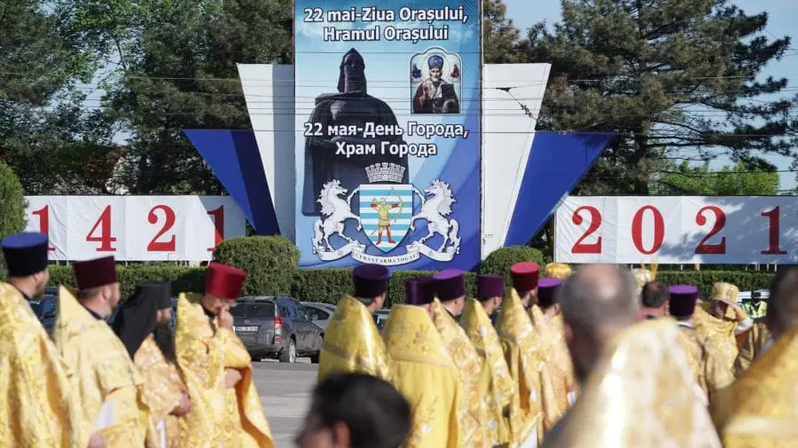 (VIDEO) Nici POMINĂ de restricții la Bălți! Usatîi a dat o petrecere de zile mari de Hramul orașului