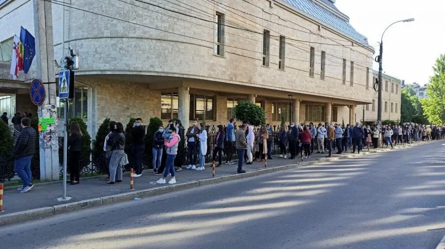 (FOTO,VIDEO) Moldovenii vor Pfizer! Aglomerație mare la un centru de vaccinare deschis în Capitală