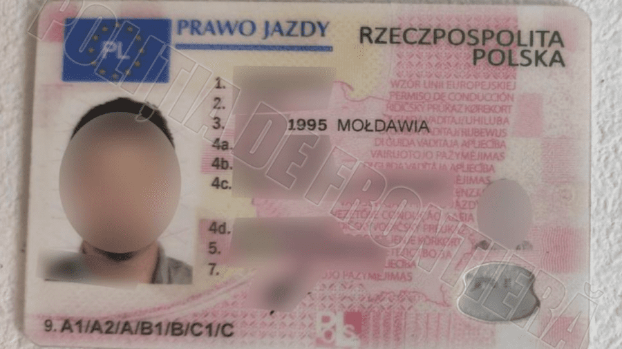 Tras pe sfoară cu un permis de conducere fals. Bărbatul a rămas fără o mie de euro, dar riscă și pedeapsă penală