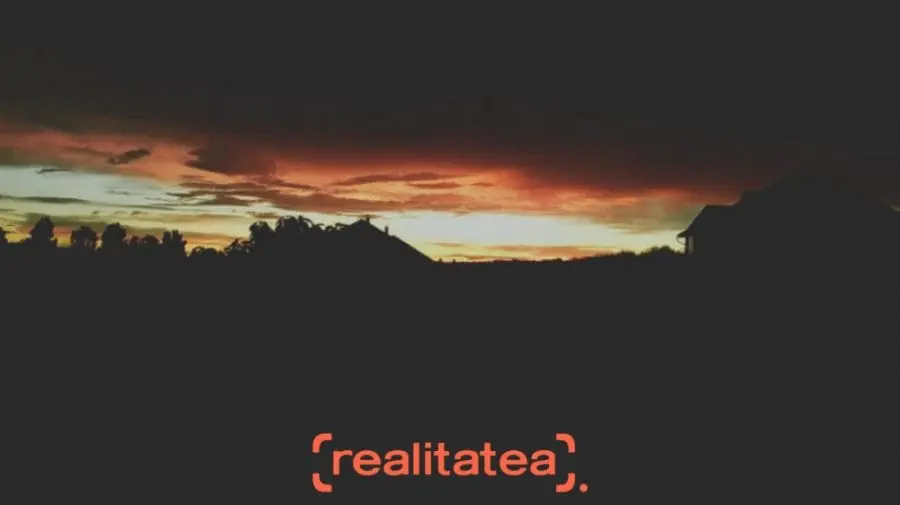 Moldoveni – cu telefoane spre cer! Au distribuit fotografii fabuloase cu apusul și curcubeul de vineri