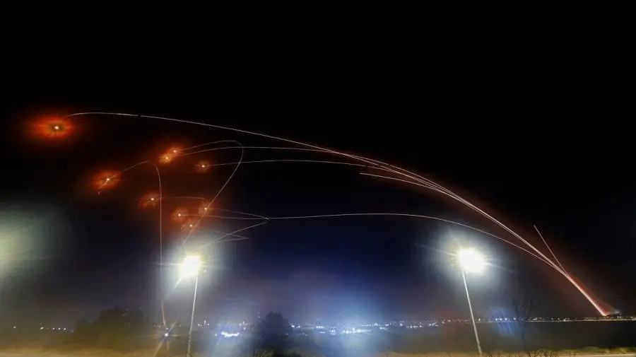 (VIDEO) Imagini incredibile! Sistemul antirachetă „cupola de fier” a salvat mii de vieți noaptea trecută în Tel Aviv