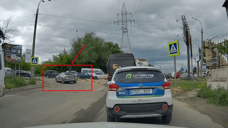 (VIDEO) „Eu sunt cel mai deștept”. Momentul în care un șofer încalcă cu tupeu regulile de circulație