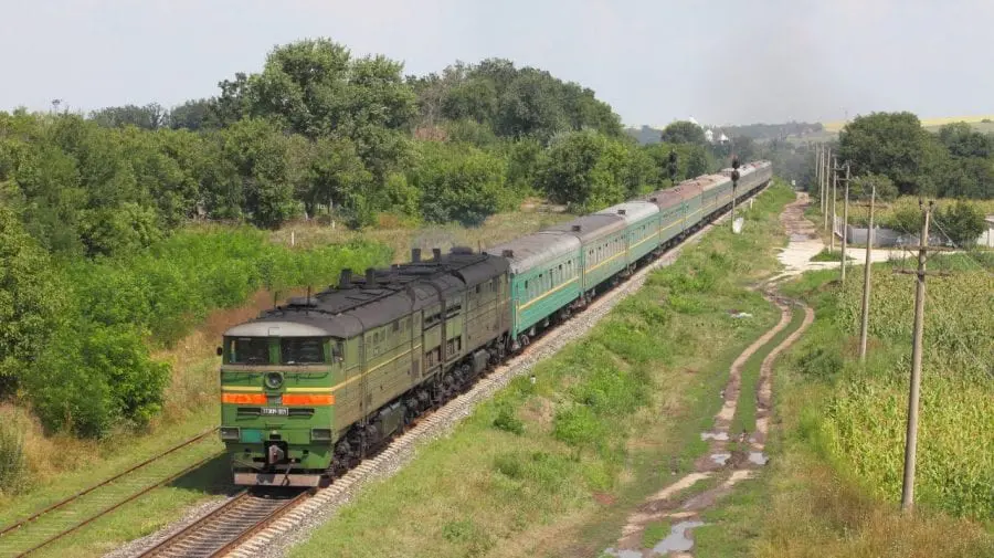 (VIDEO) Prăpăd la Ocnița! Ploile abundente de aseară au înnămolit linia de tren